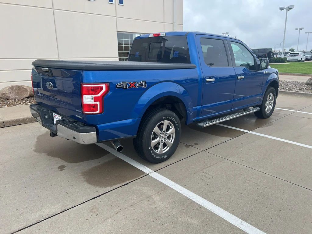 Used 2018 Lightning Blue Ford XLT image 9