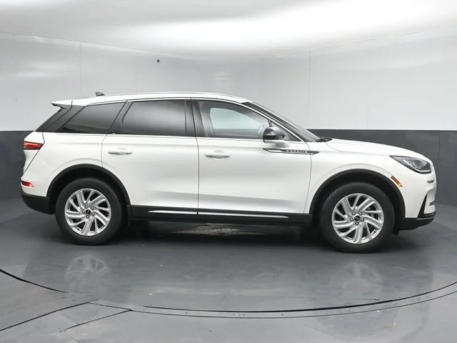 Used 2023 Pristine White Lincoln Standard image 8