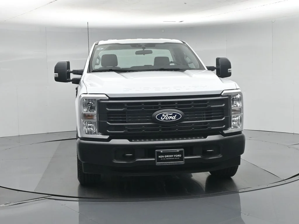 New 2027 Oxford White Ford XLT image 19