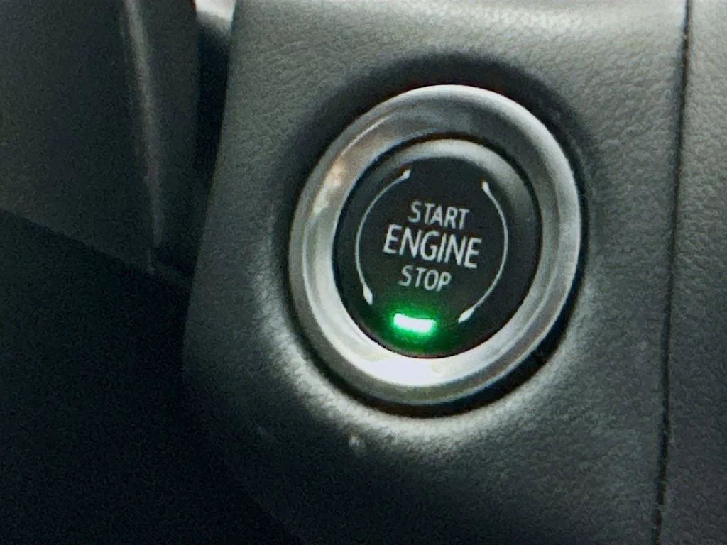 Used 2024 White GMC SLT image 19