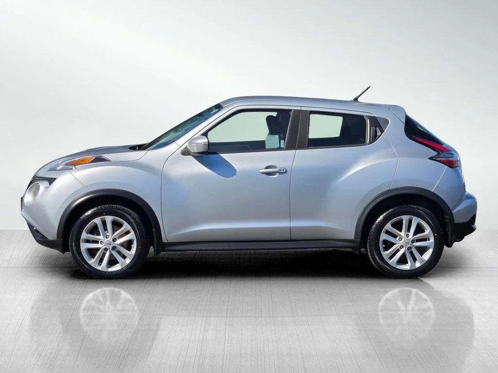Used 2016 Silver Nissan S image 7