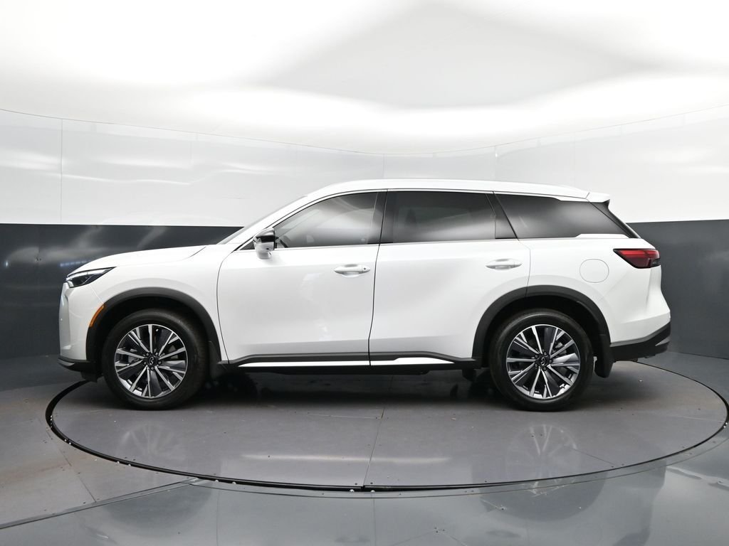 New 2026 RADIANT WHITE INFINITI Luxe FWD image 4