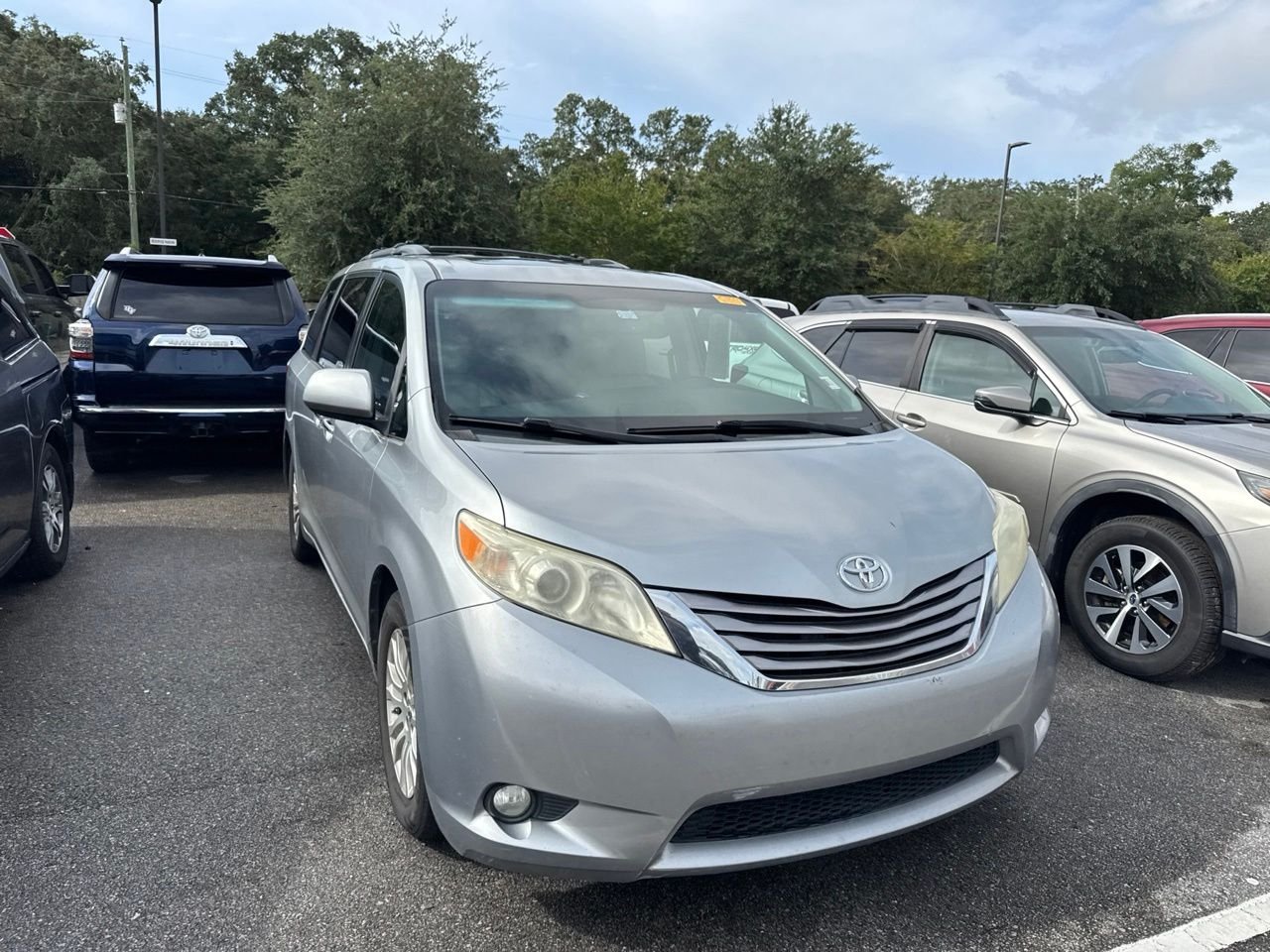 Used 2016 Silver Toyota XLE image 3
