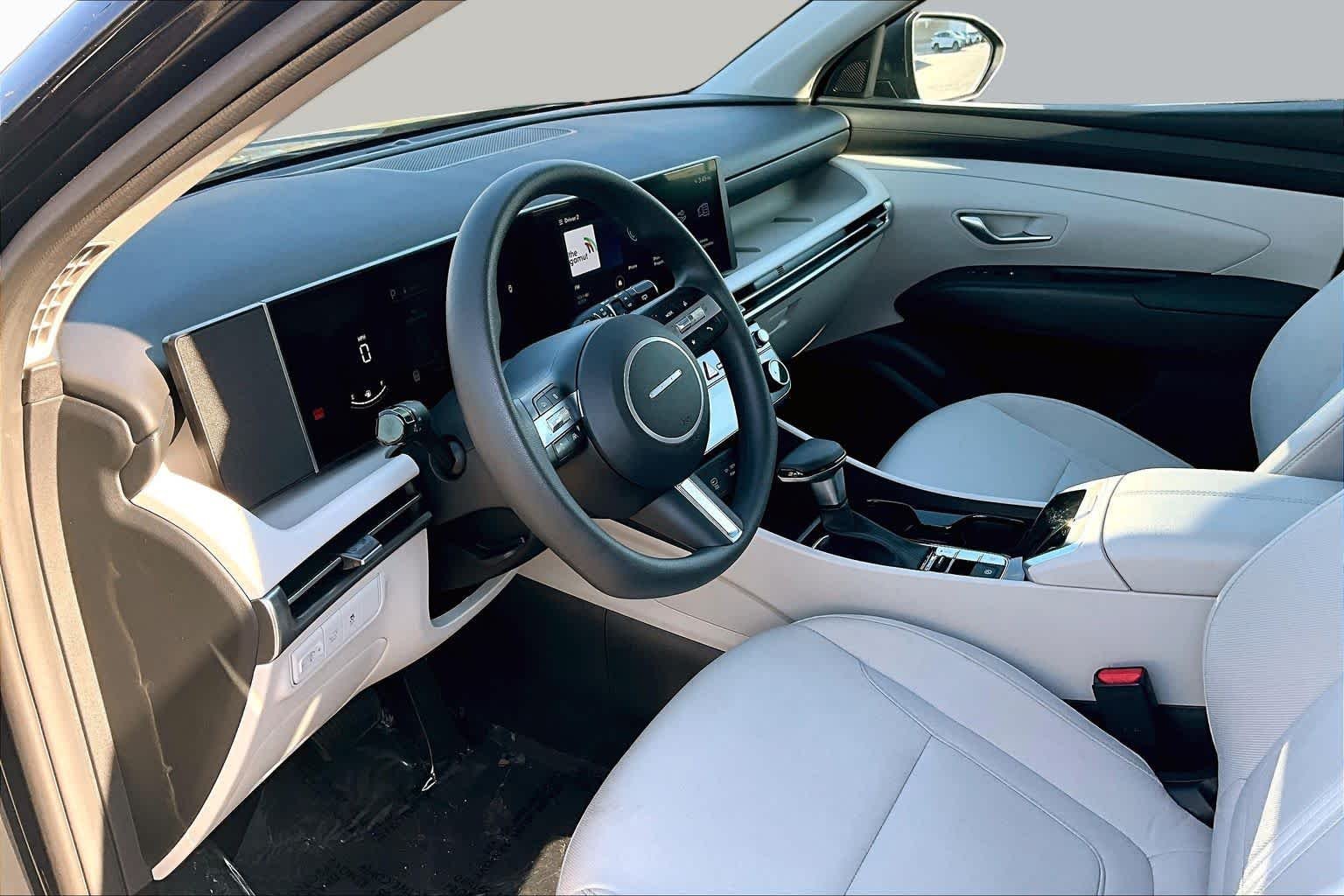 Used 2026 Phantom Black Hyundai SEL image 18