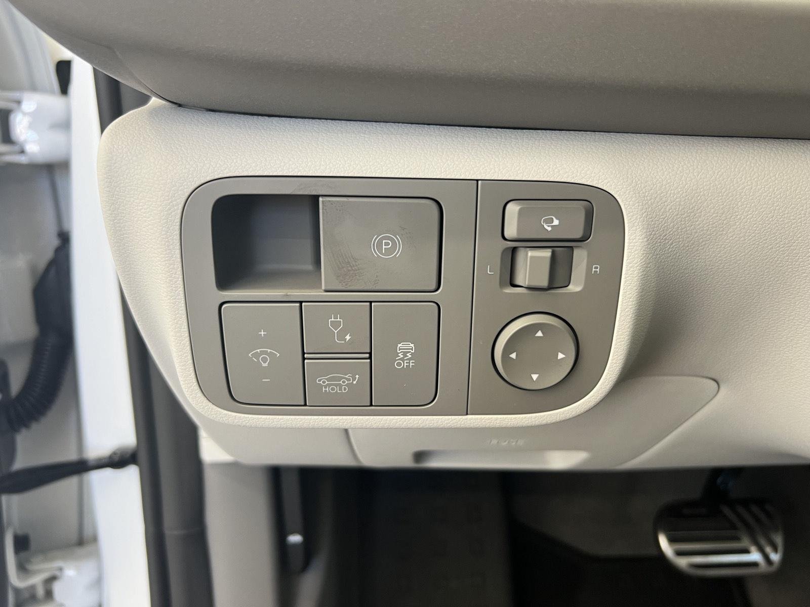 2025 Hyundai IONIQ 6 Limited - Photo 14