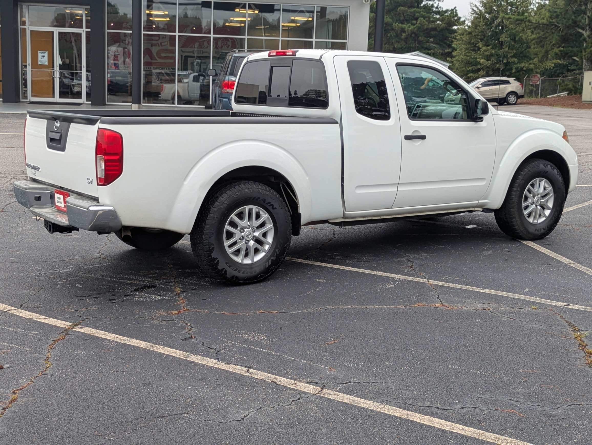Used 2015 White Nissan SV image 3