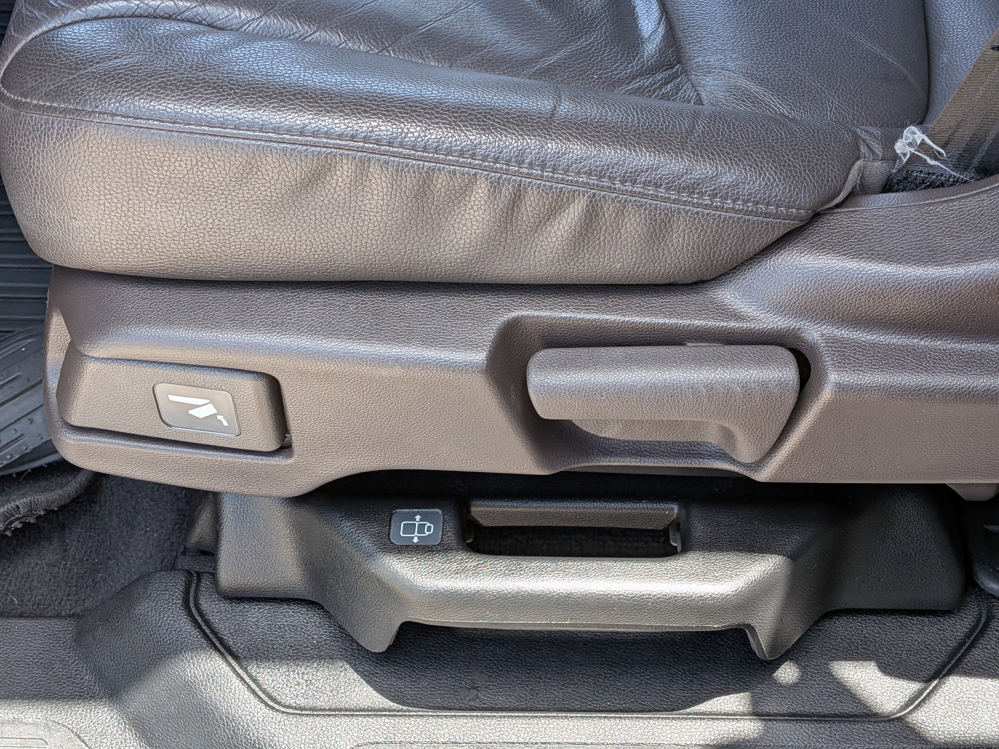 Used 2019 Lunar Silver Metallic Honda Touring image 16