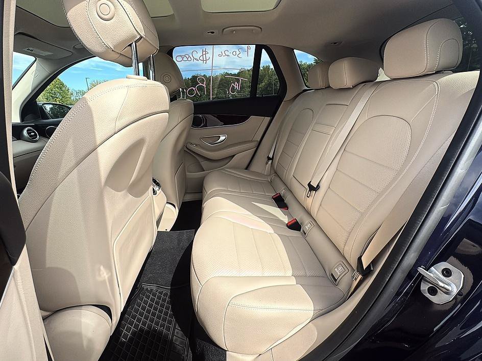 Used 2022 Lunar Blue Metallic Mercedes-Benz GLC 300 image 18