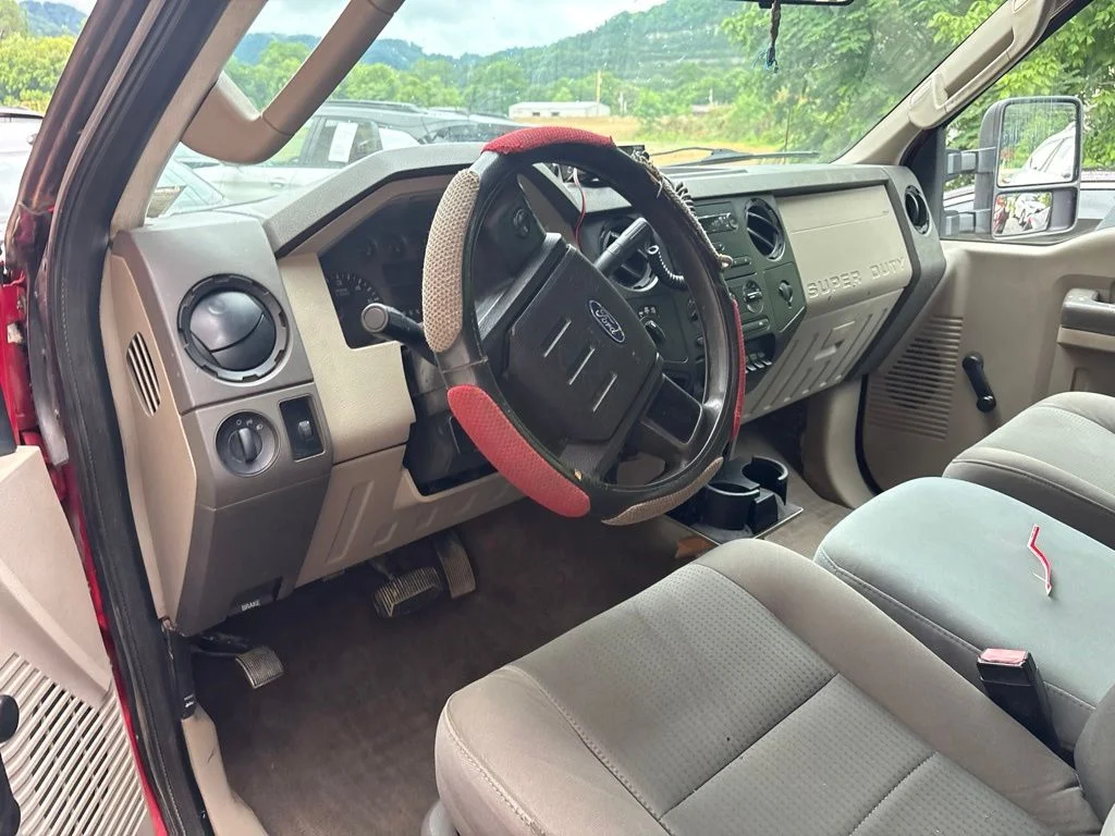 Used 2008  Ford XL image 8
