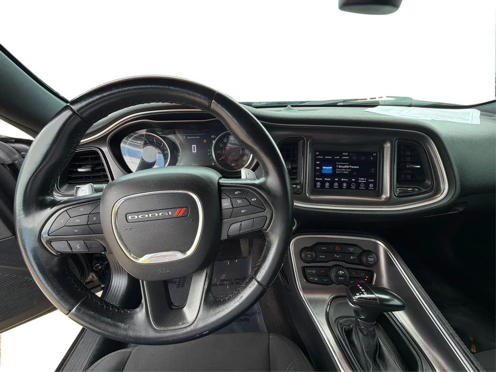 Used 2018 Pitch Black Clearcoat Dodge SXT image 30