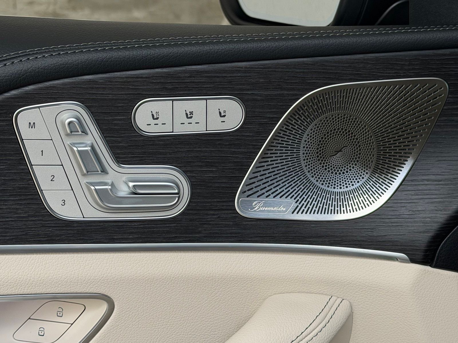 New 2026 Obsidian Black Metallic Mercedes-Benz GLE 580 image 13