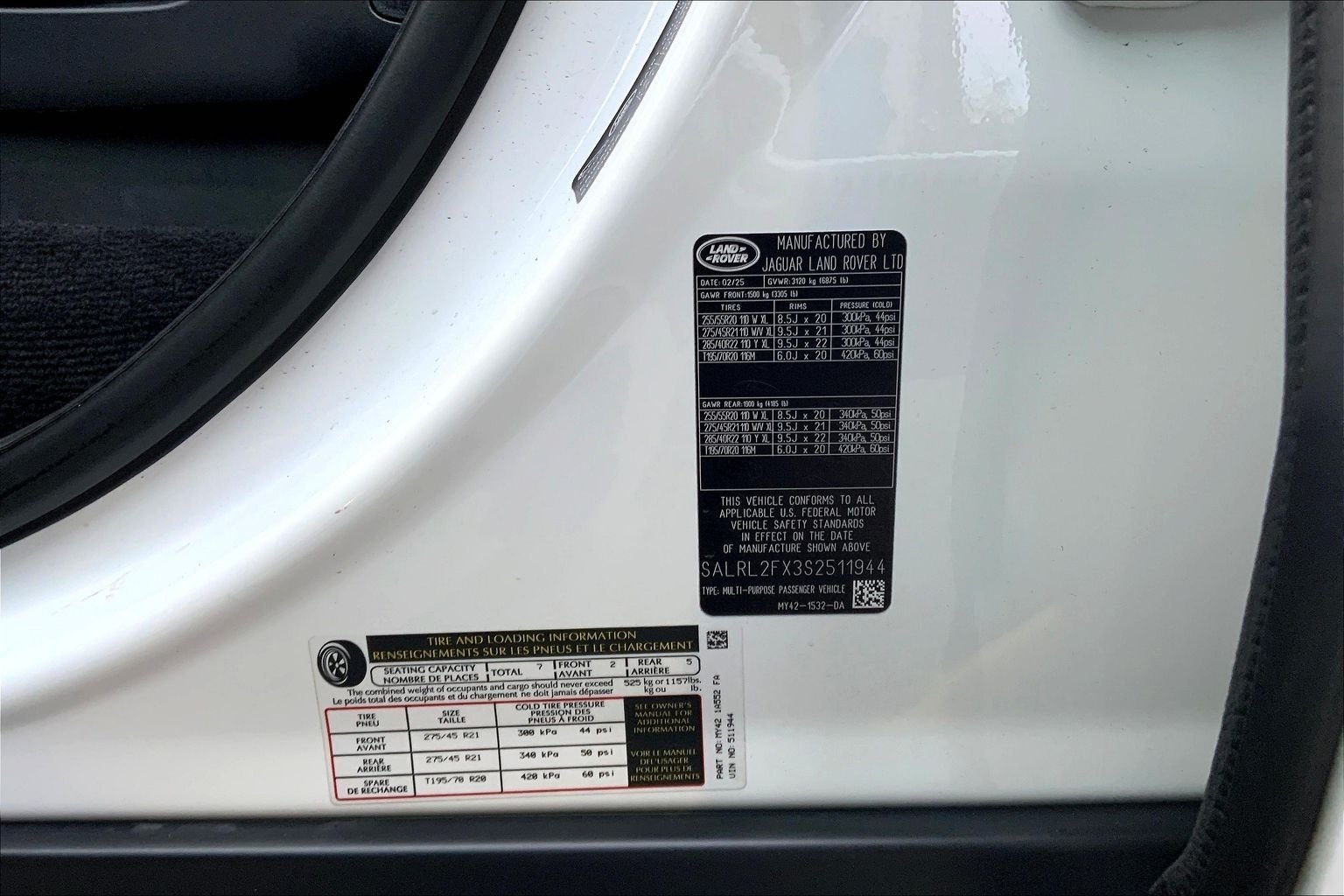 Certified Used 2025 Fuji White Land Rover Dynamic SE image 33