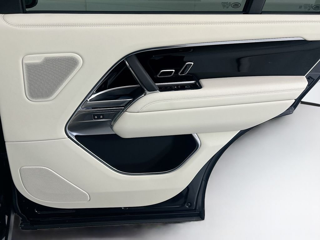 New 2026 Santorini Black Land Rover SE image 26