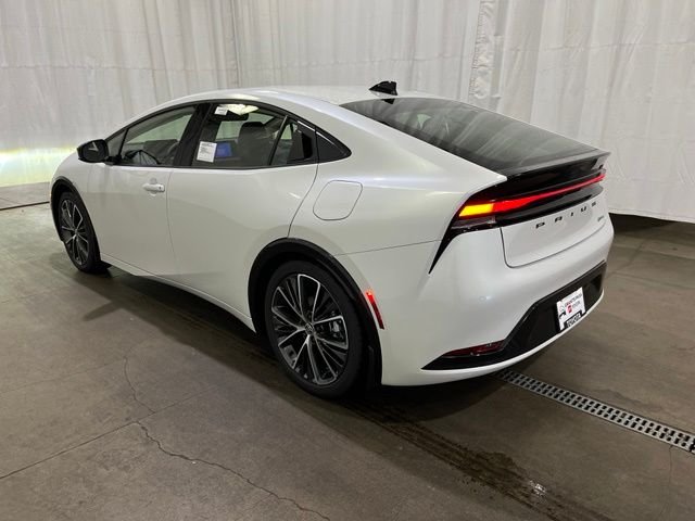 New 2026 Wind Chill Pearl <sup>1</sup> Toyota  XLE image 5