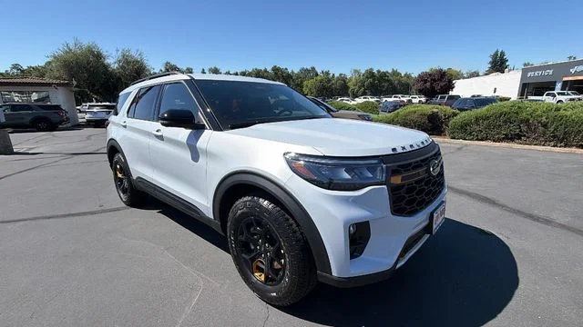 New 2026 Space White Metallic Ford Tremor® image 2