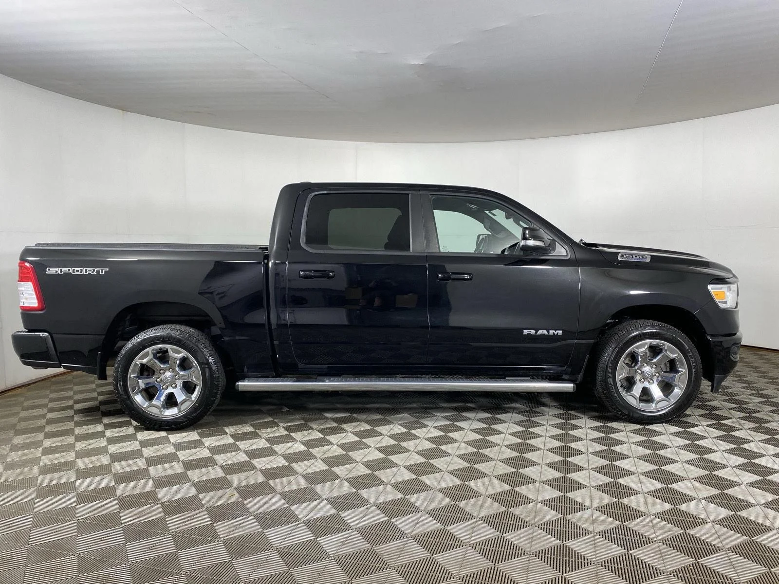 Used 2021 Diamond Black Crystal Pearlcoat Ram Big Horn image 8
