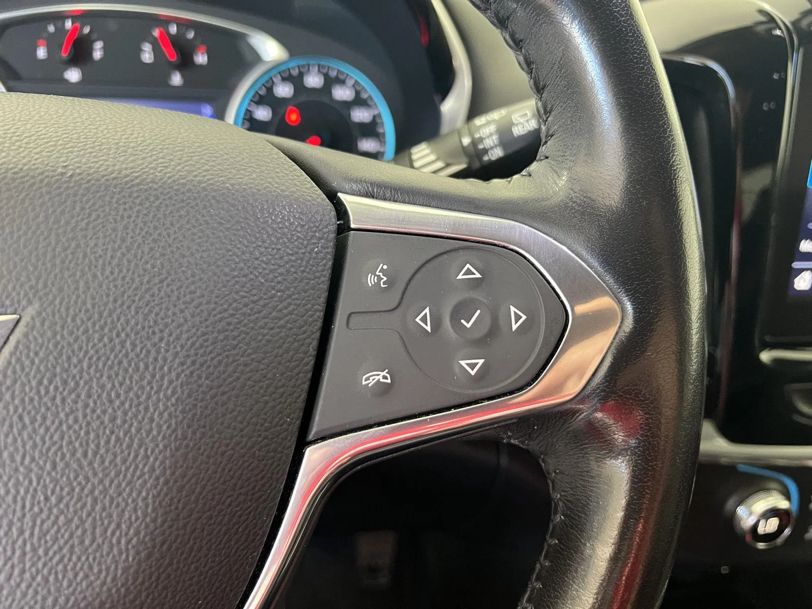 Used 2020 SUMMIT WHITE Chevrolet LT Cloth image 26