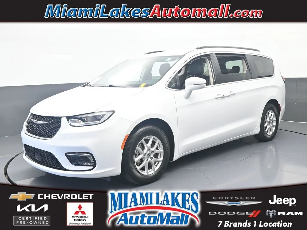 2022 Chrysler Pacifica Touring L's photo