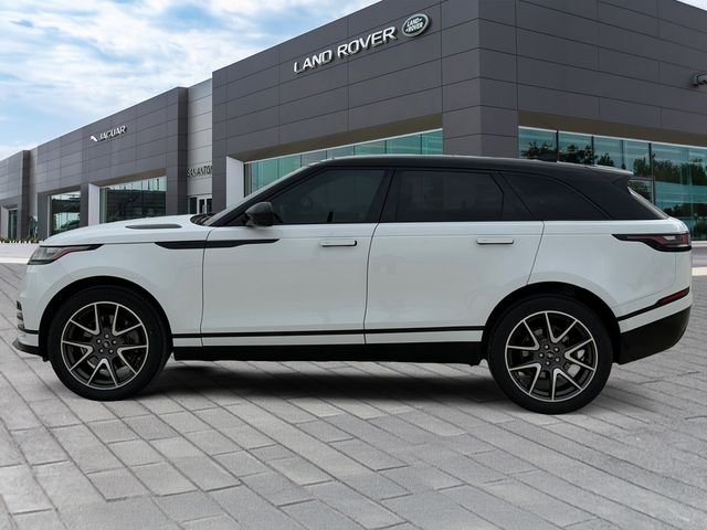 Used 2023 White Land Rover R-Dynamic S MHEV image 2