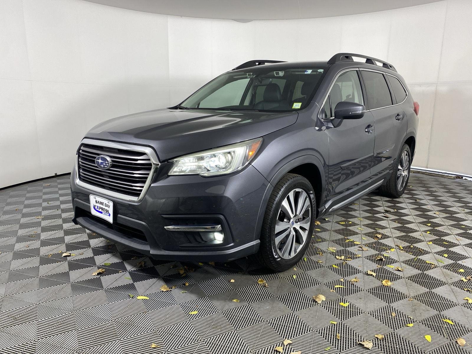 Used 2020 Magnetite Gray Metallic Subaru Limited image 3
