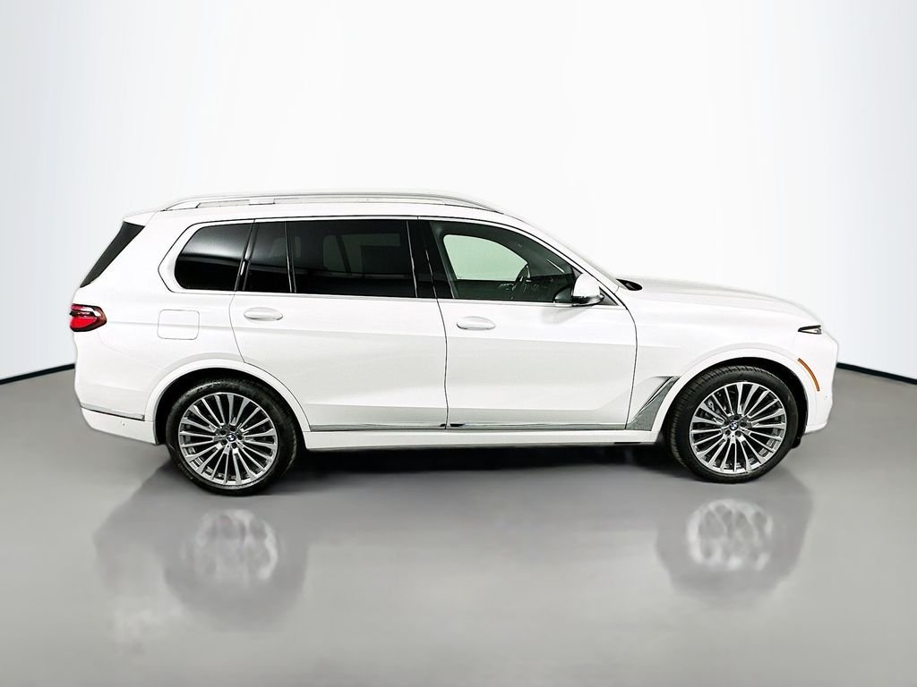 Used 2026 Mineral White Metallic BMW xDrive40i image 4