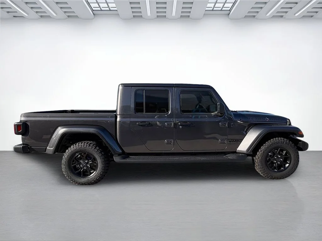 New 2026 Granite Crystal Metallic Clear-Coat Exterior Paint Jeep Texas Trail image 2