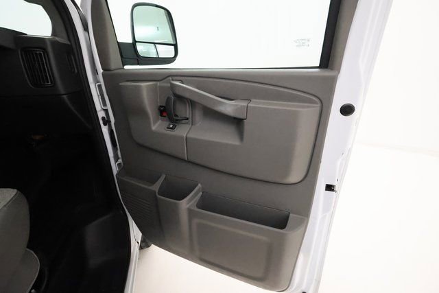 2024 Chevrolet Express Passenger LT - Photo 19