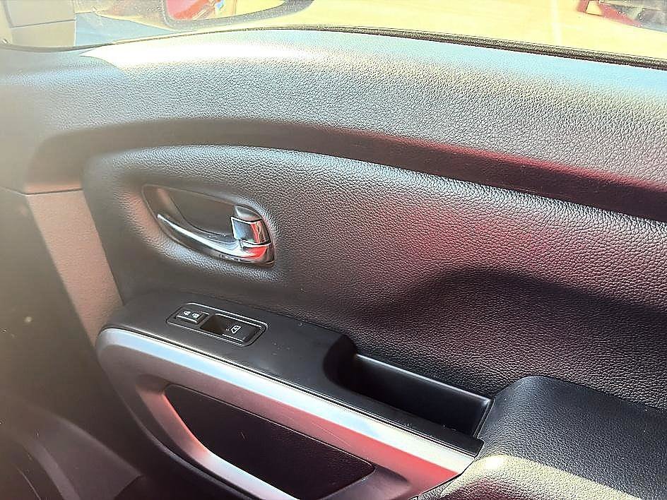 Used 2017 Cayenne Red Nissan SV image 34