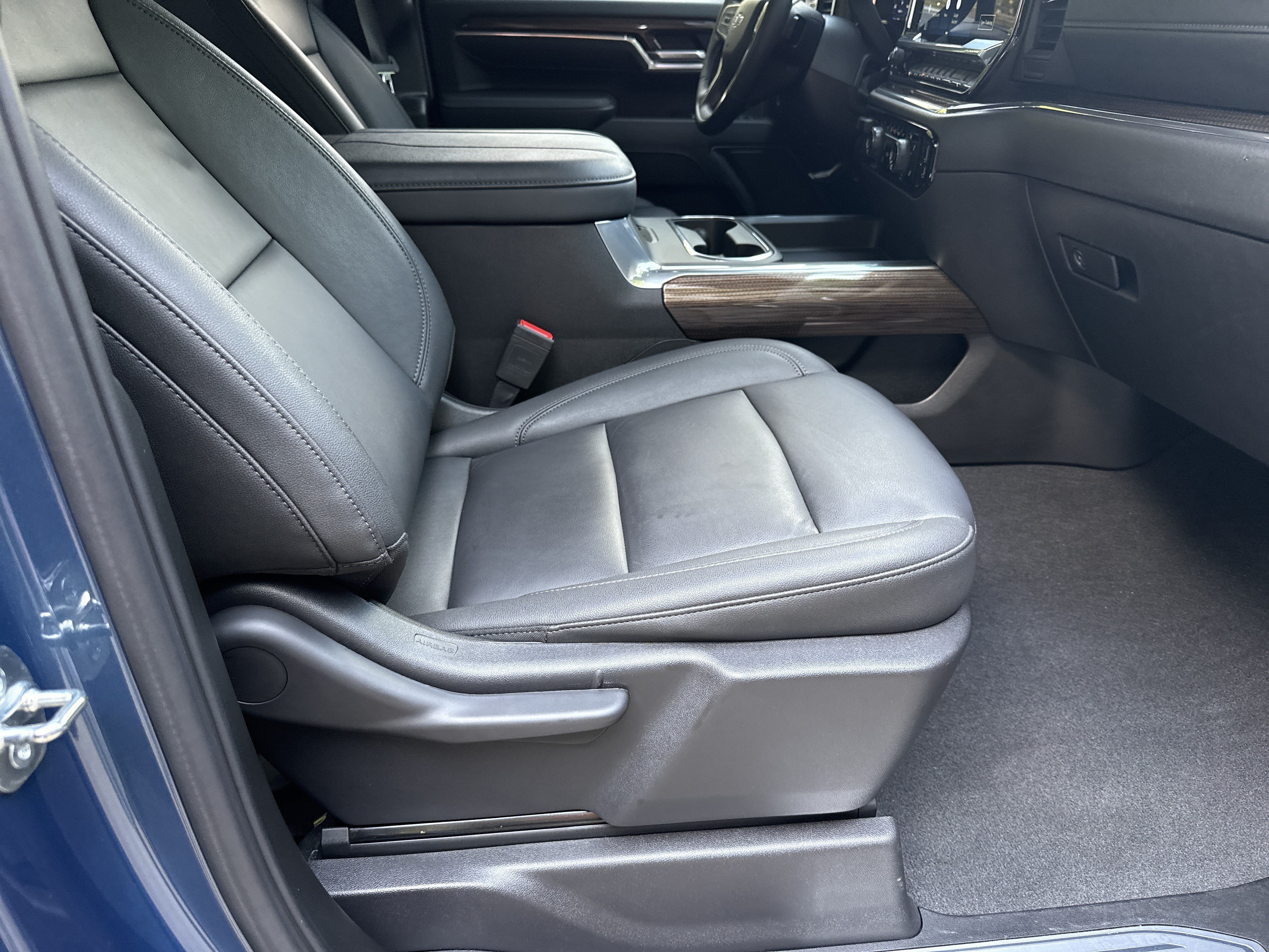 Used 2025 Lakeshore Blue Metallic Chevrolet LT image 15