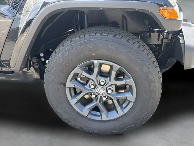 New 2026 Black Clear-Coat Exterior Paint Jeep 85th Anniversary Edition image 26