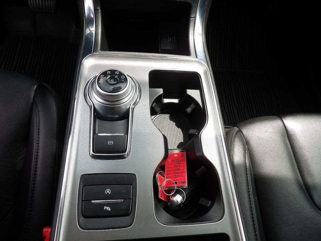 Used 2022 Black Metallic Ford Titanium image 19