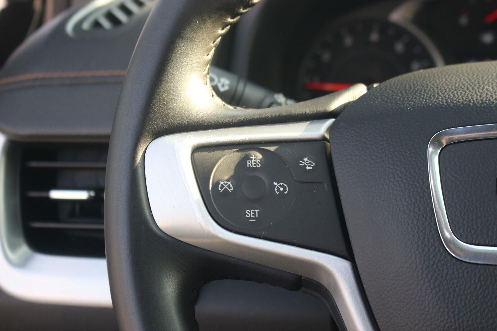 Used 2020 EBONY TWILIGHT METALLIC GMC SLE image 20