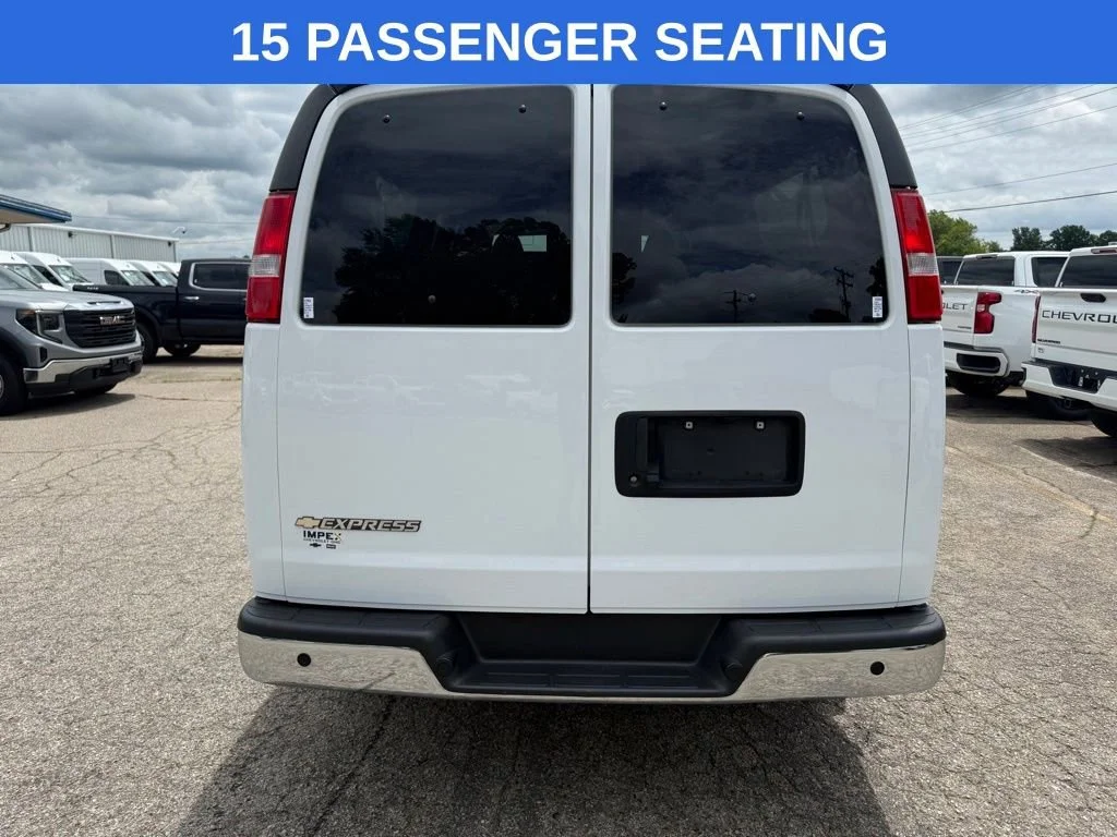 Used 2023 Summit White Chevrolet 1LT image 4
