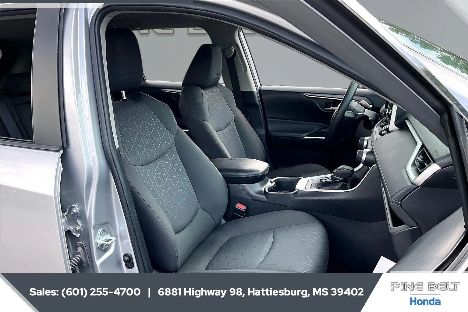 Used 2024 Silver Sky Metallic Toyota XLE image 6