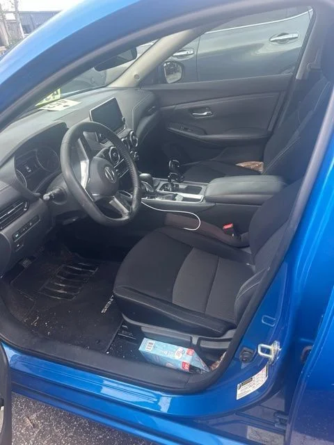 Used 2020 Blue Nissan SV image 4