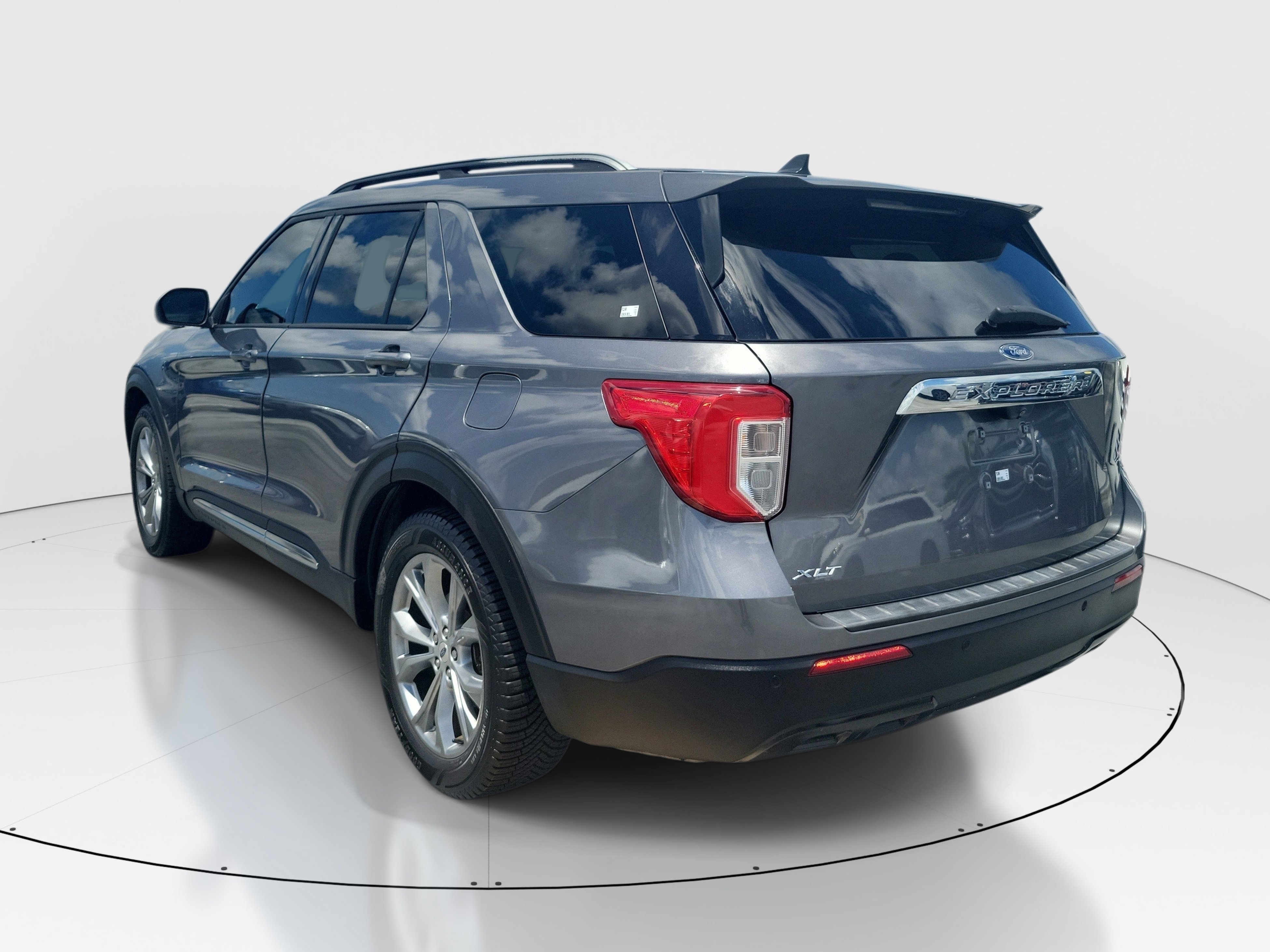 Used 2021 Gray Metallic Ford XLT image 4