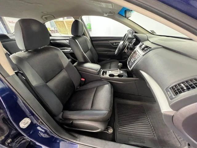 Used 2016 Deep Blue Pearl Nissan 2.5 SR image 29