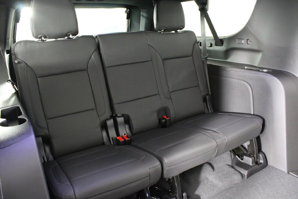 2027 Chevrolet Suburban LT - Photo 17