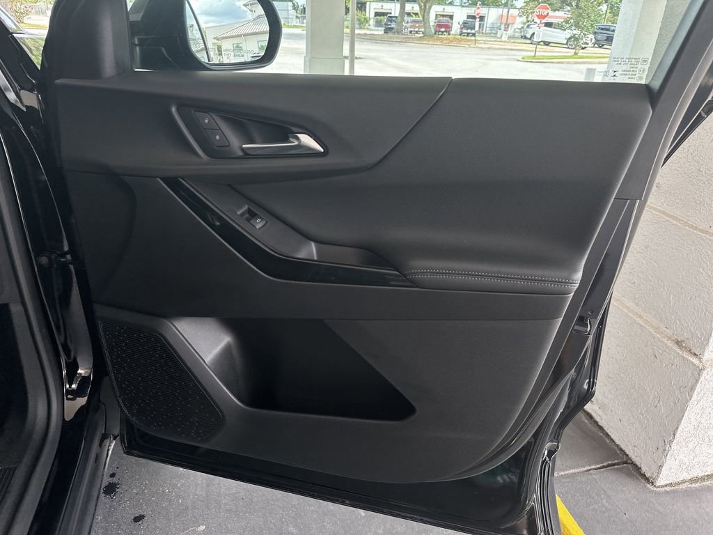 Used 2025 Mosaic Black Metallic Chevrolet LT image 33