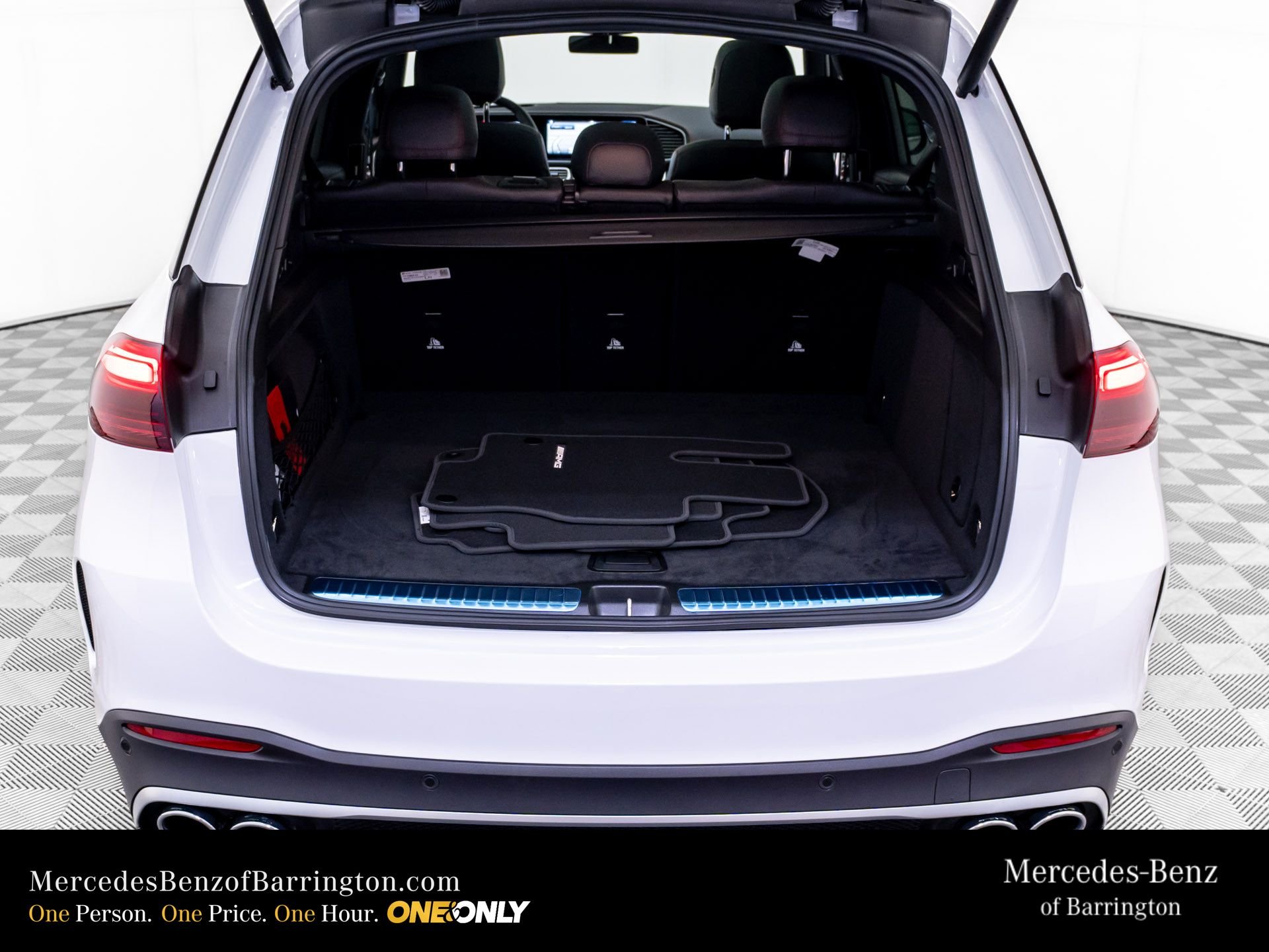 New 2026 MANUFAKTUR Moonlight White Metallic Mercedes-Benz GLE 53 AMG® image 40