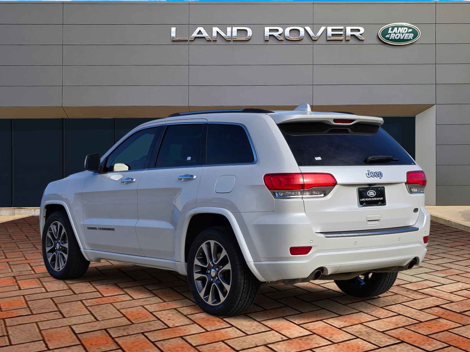 Used 2017 Ivory 3-Coat Jeep Overland image 6