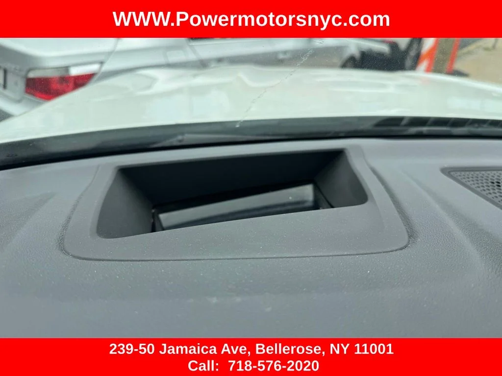 Used 2022 White BMW xDrive40i image 36