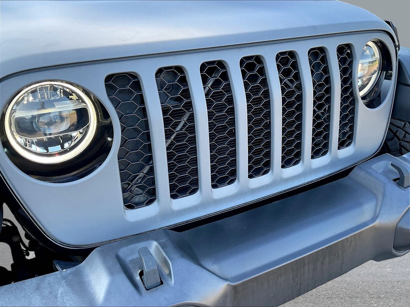Used 2021 Black Jeep Sport image 34