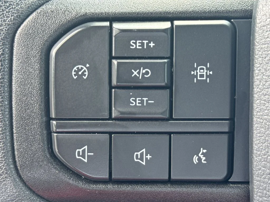 Used 2023 Silver Ford XLT image 17