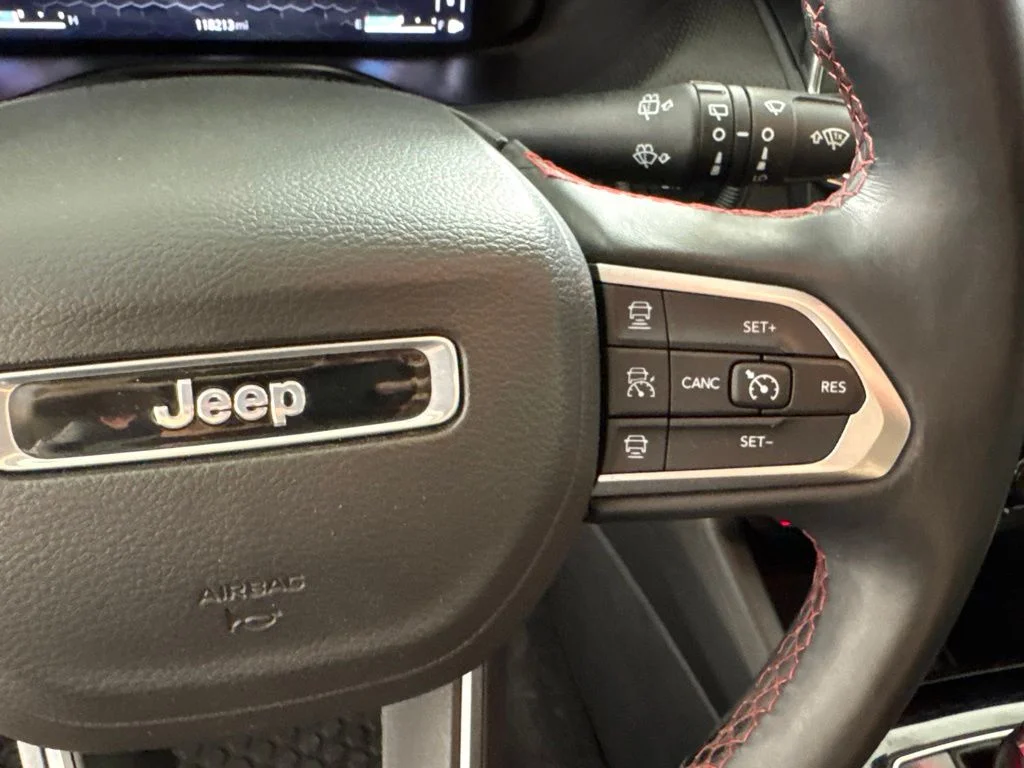 Used 2022 Silver Jeep Trailhawk image 29