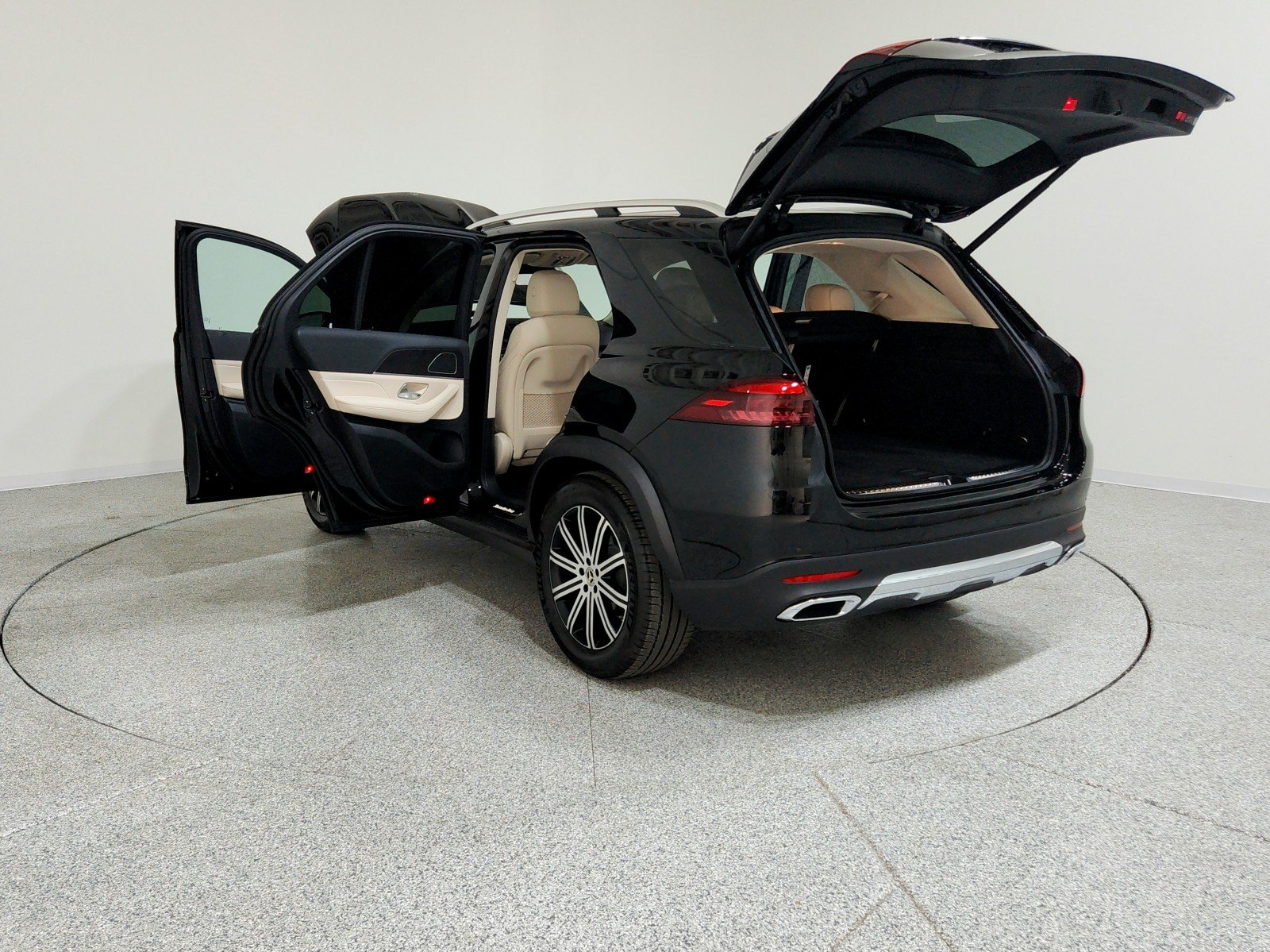 Certified Used 2025 Black Mercedes-Benz GLE 350 image 21
