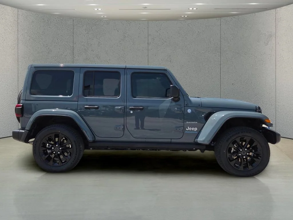 Used 2024 Anvil Clear Coat Jeep Sahara image 3