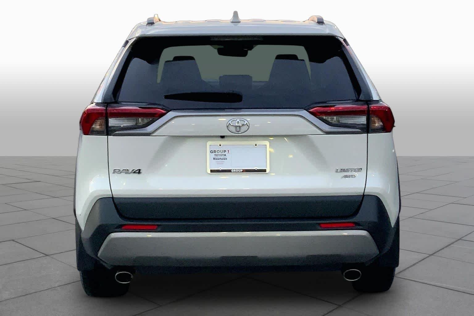 Used 2022 Blizzard Pearl Toyota Limited image 5