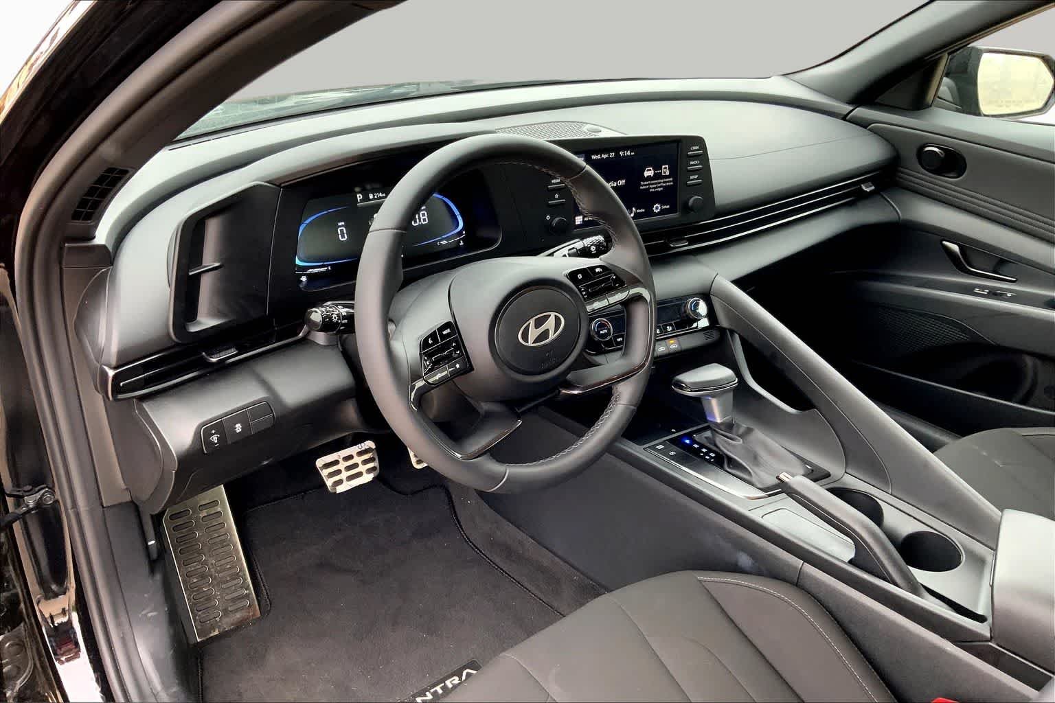 Used 2025 Abyss Black Hyundai SEL Sport image 17