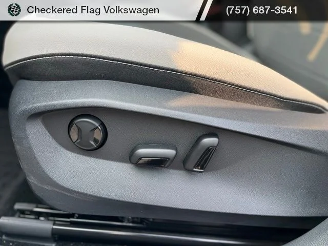 Used 2025 Platinum Gray Metallic Volkswagen 1.5T SE image 22